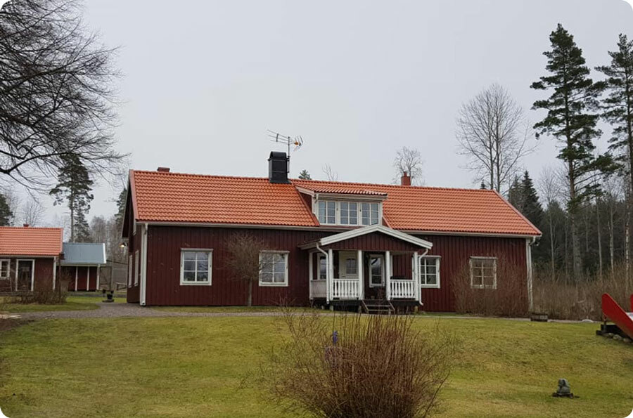 Takbyte på en äldre fastighet i Örebro län